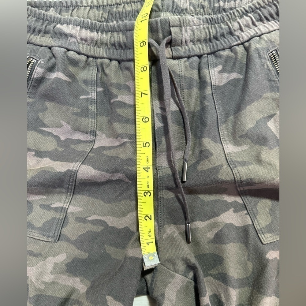 Athleta Gray/Green Camo Farallon Jogger, Size 4 - Picture 10 of 13